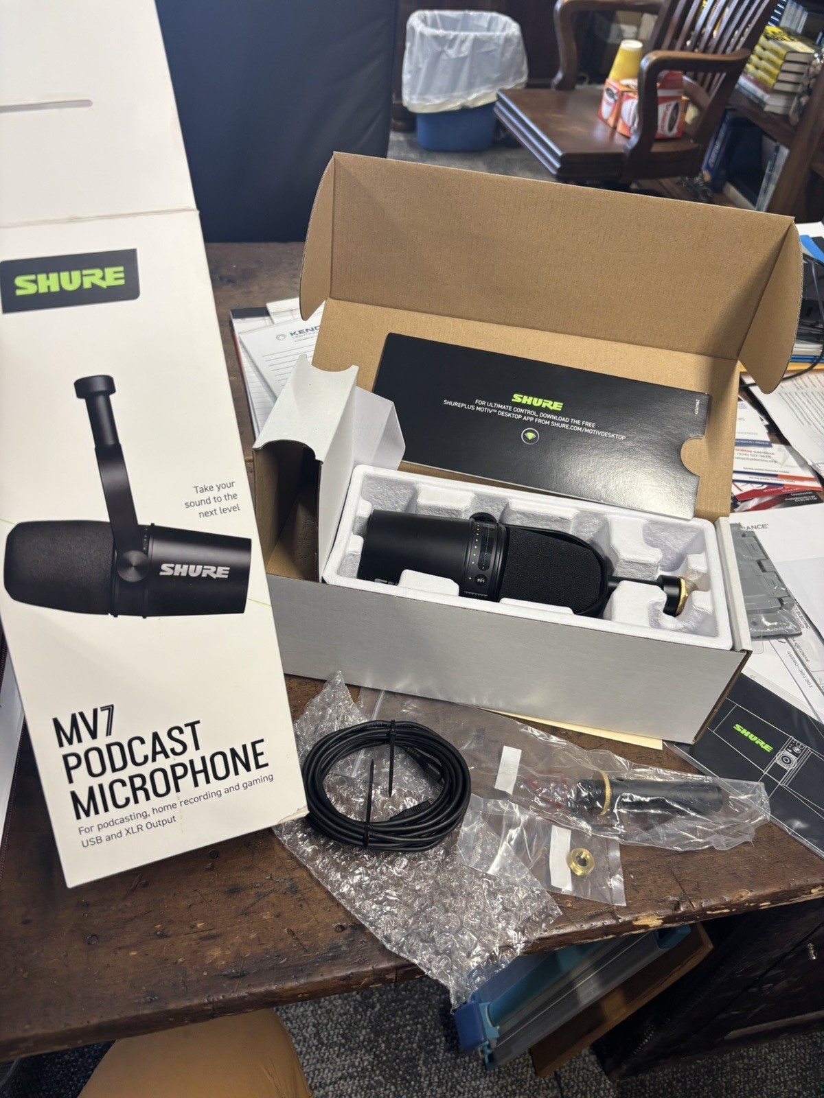 Shure Podcast Microphone and Stand