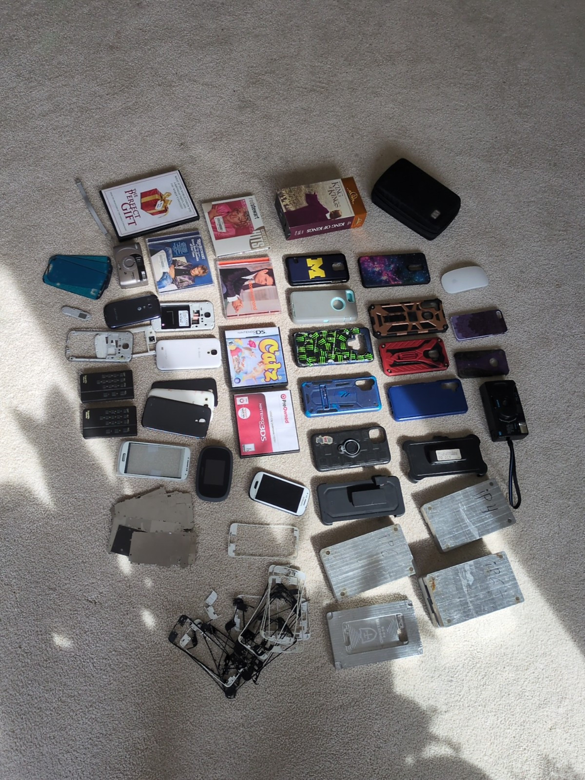 Huge Electronics Lot Phone Cases CDs Cameras Repair Parts Apple Nintendo 3DS