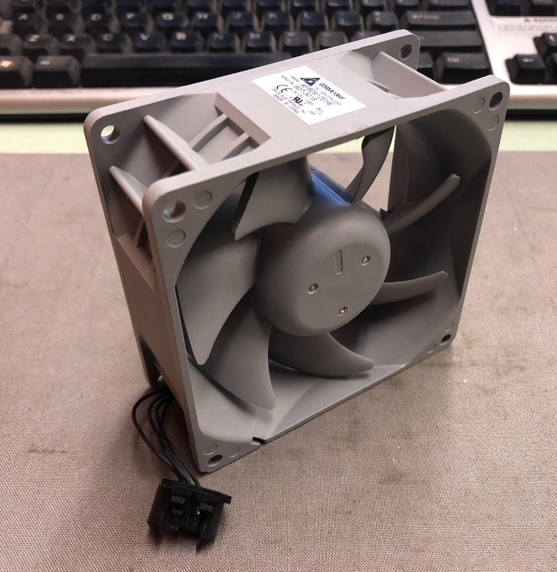 Delta AFB0912EHE 12V 4-wire Server Square Fan 607-3018