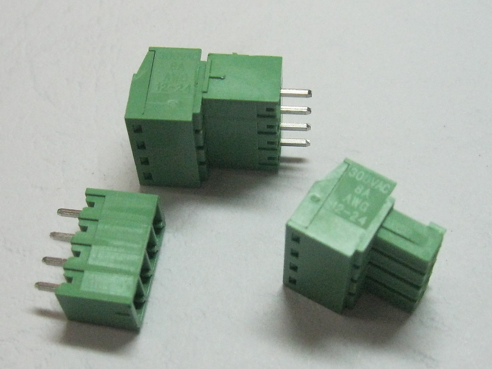 100 pcs 4pin Pitch 3.81mm Screw Terminal Block Connector Green Plugable Type New