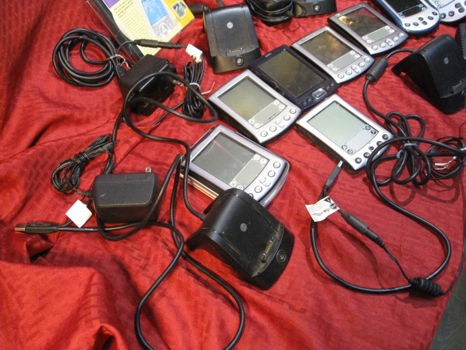 Big Lot of 8 Palm Pilots 4 Charging docks, AS IS For Parts
