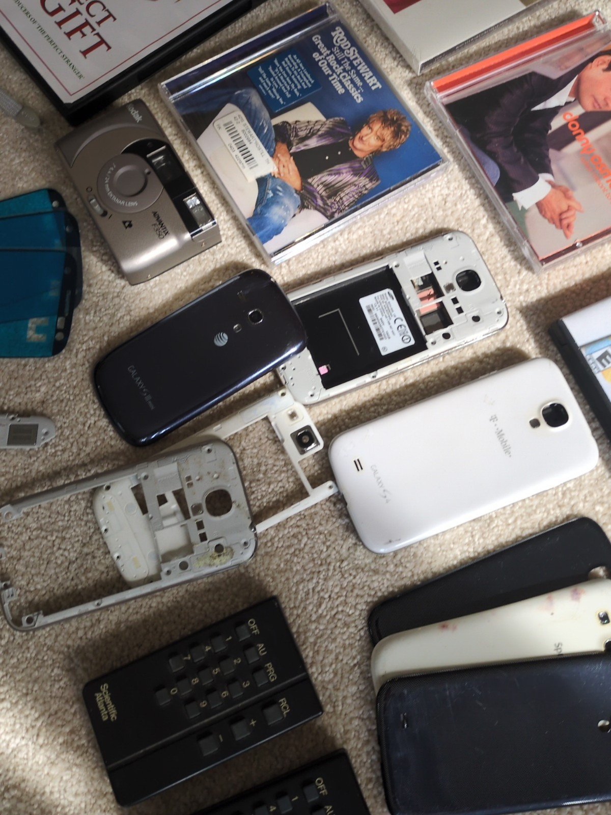 Huge Electronics Lot Phone Cases CDs Cameras Repair Parts Apple Nintendo 3DS