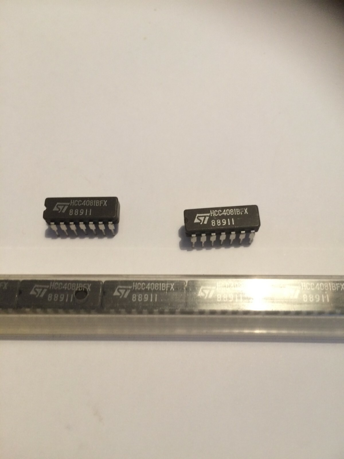 20 pcs ST HCC4081BFX IC 14-PIN