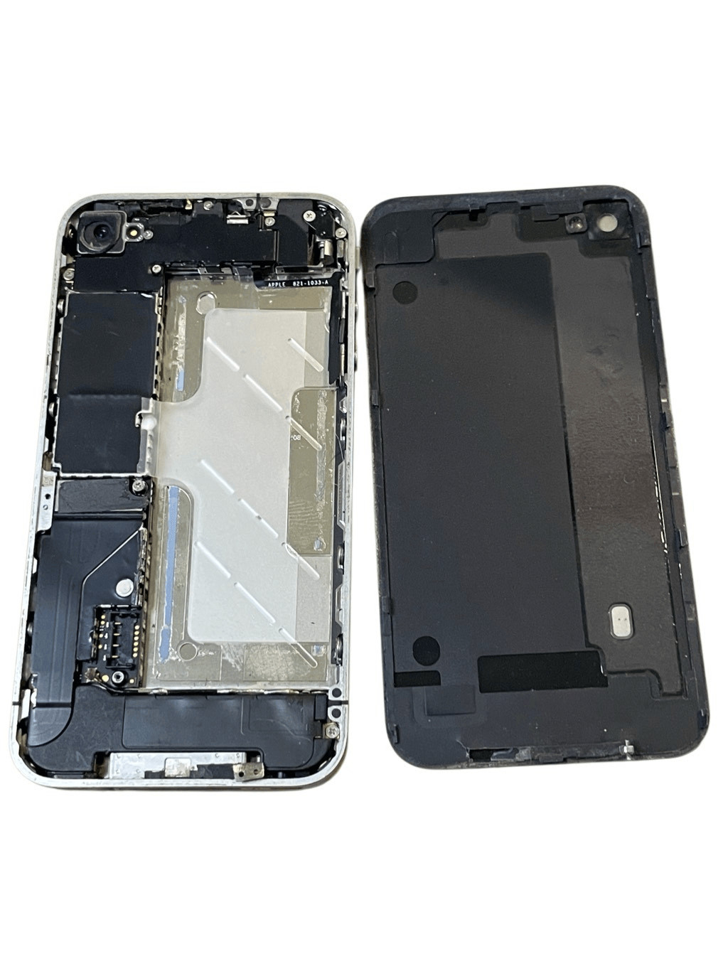 Lot of 3 Apple 2 iPhones 4 & 3 and 1 iPod 8g for parts or repair untested Black