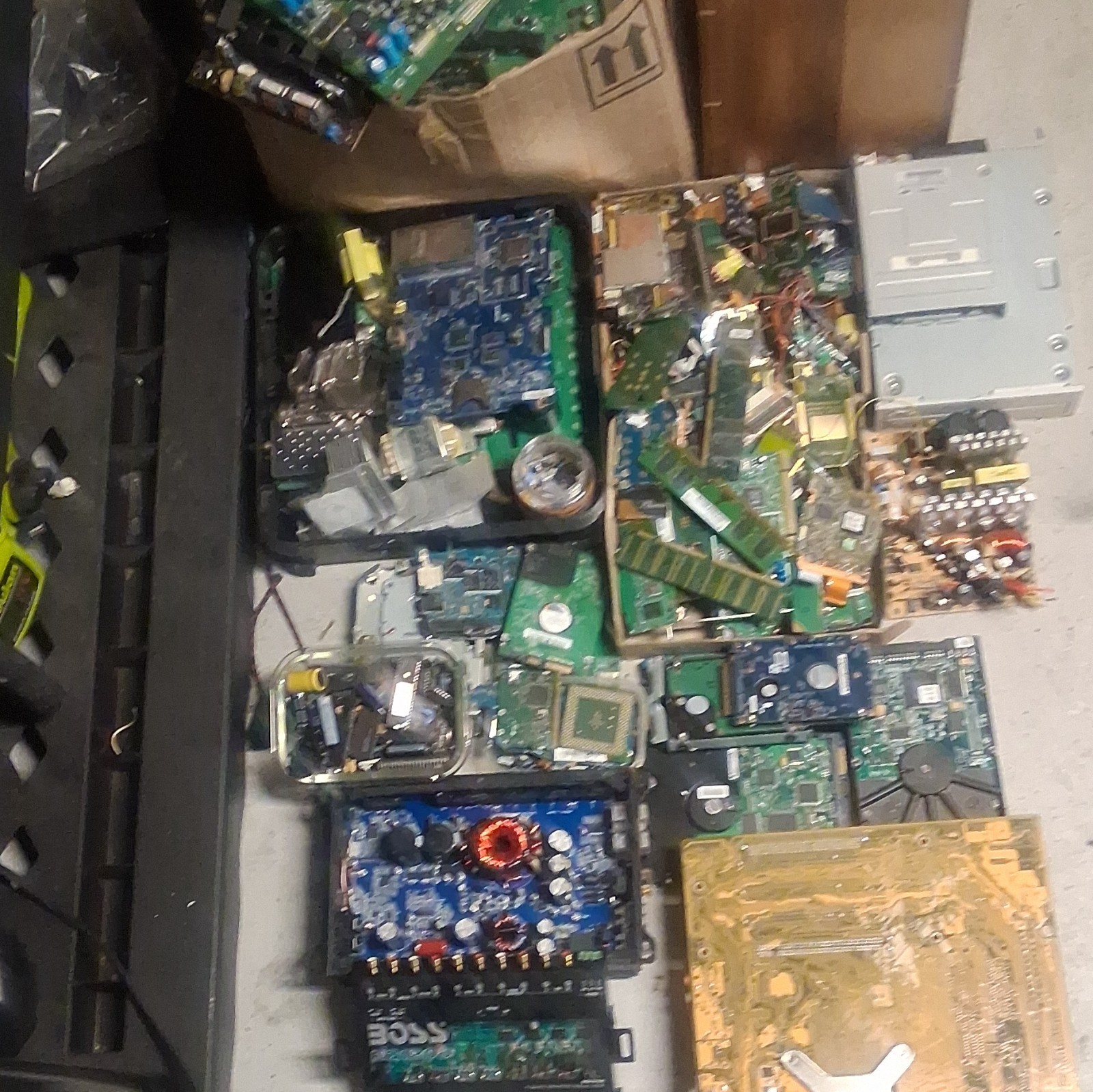 30lb+ Vintage Motherboards, Hard Drives, Miscellaneous Elect, For Gold Recovery