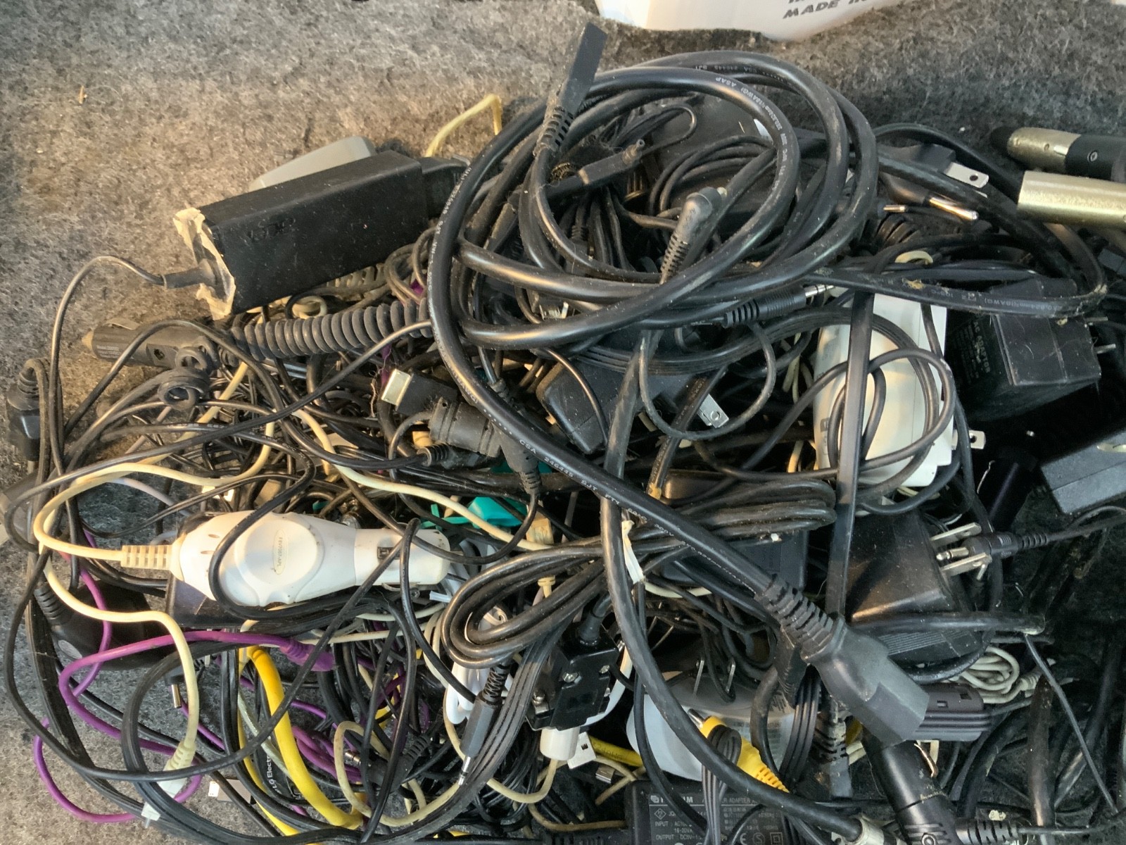 Mixed Lot of Assorted Electronics, adapters, and cables etc…