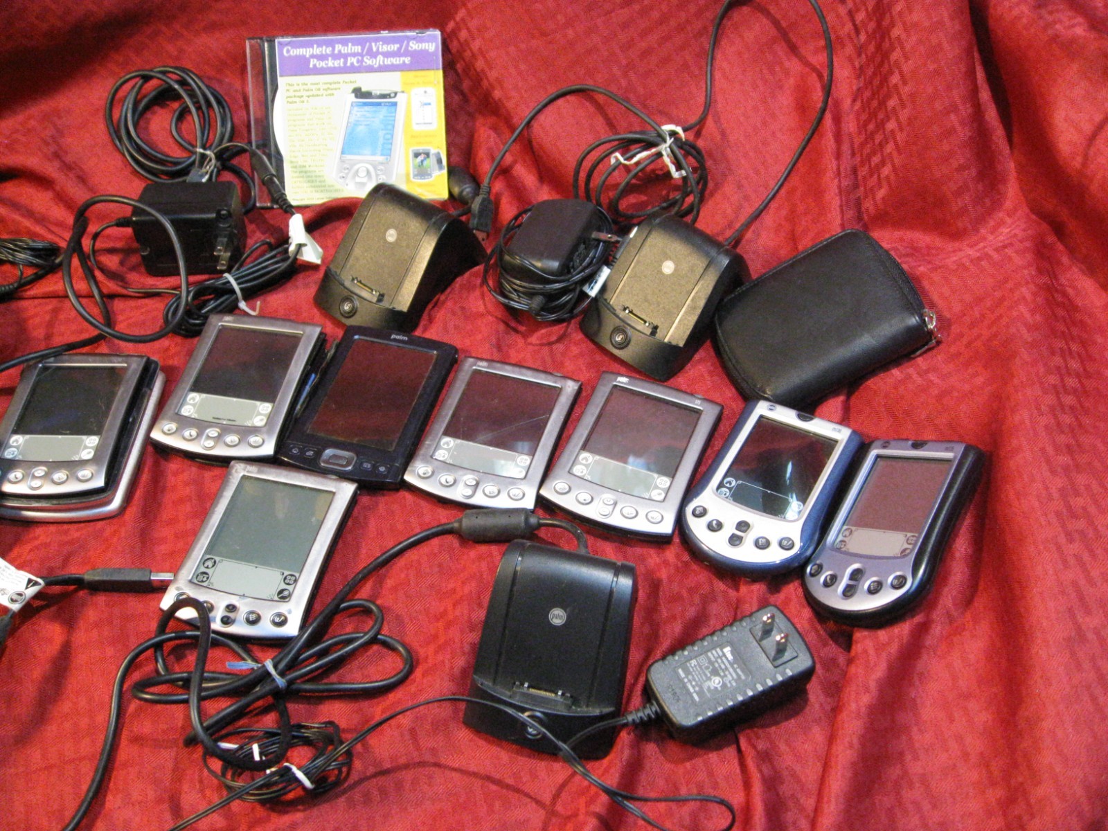 Big Lot of 8 Palm Pilots 4 Charging docks, AS IS For Parts