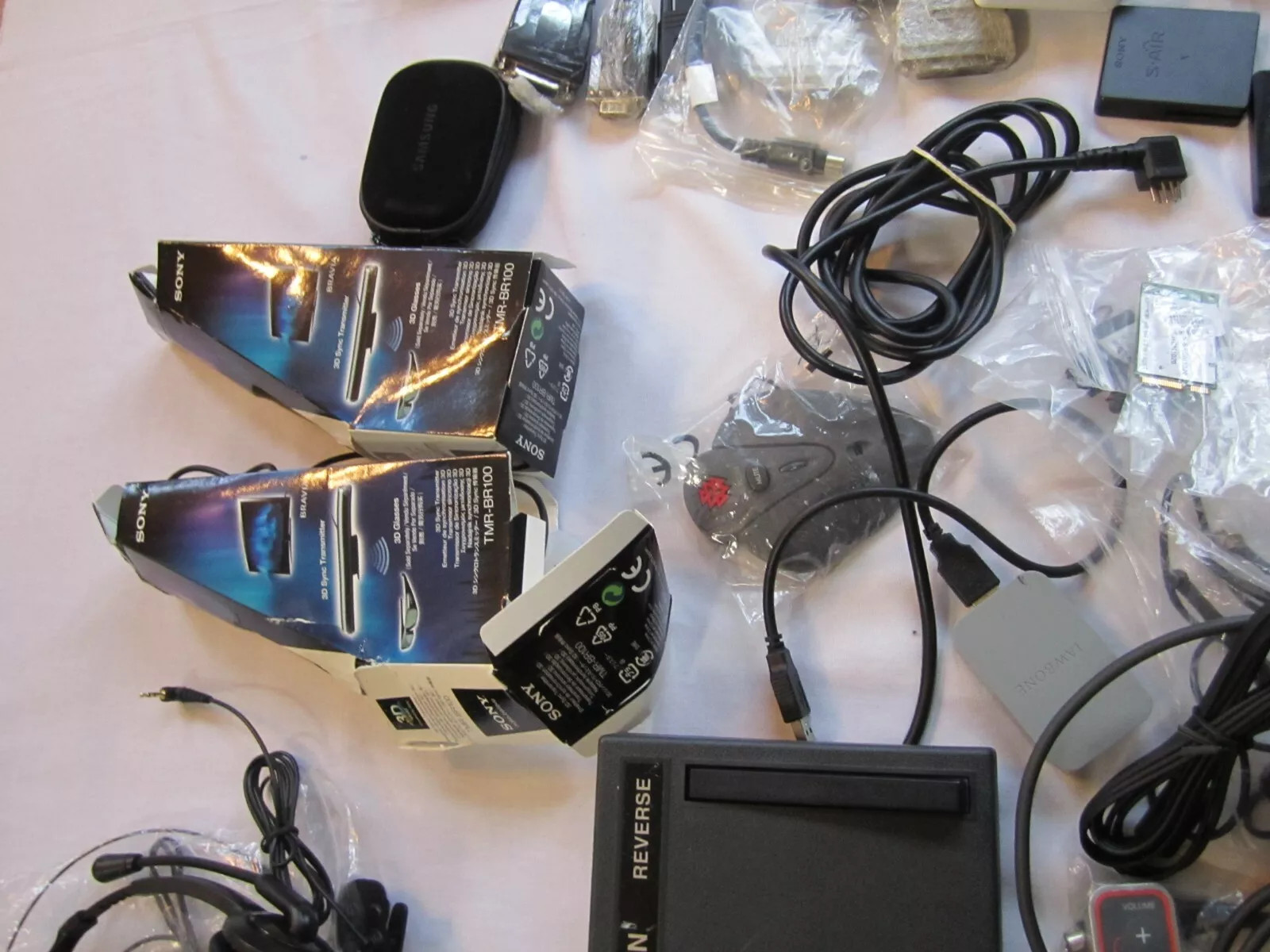 Mixed Lot of Electronics, remotes, battery chargers etc. L