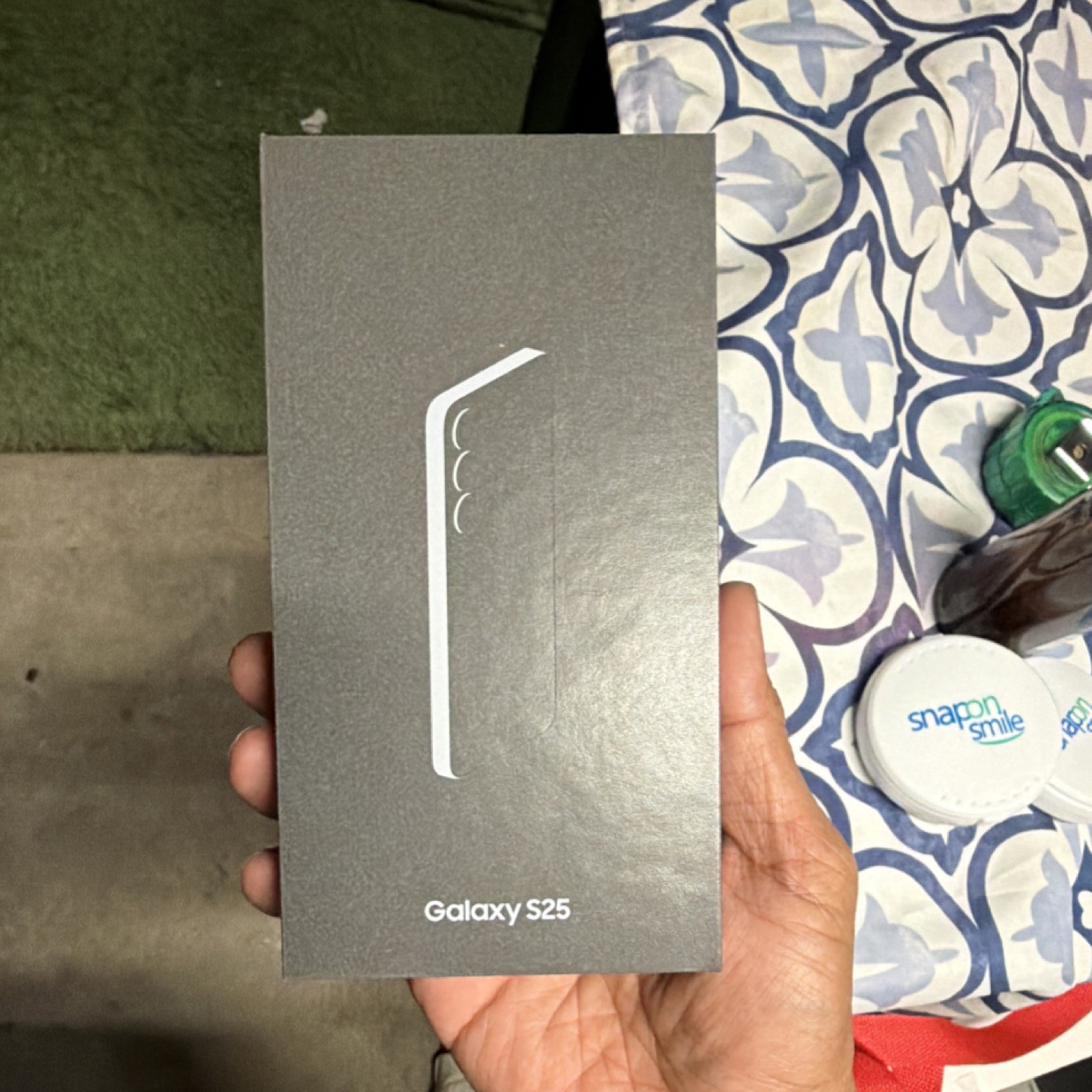 Apple Samsung iPhone Galaxy iPad Galaxy Tab boxes