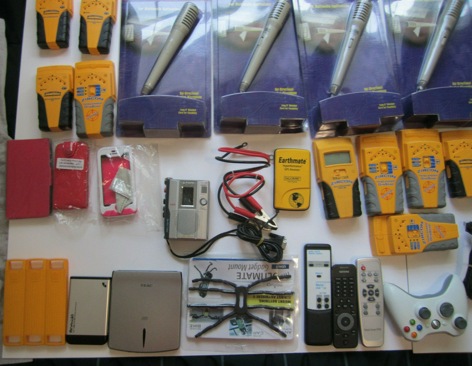 Mixed Lot of Electronics, remotes, Mics, and more… Q