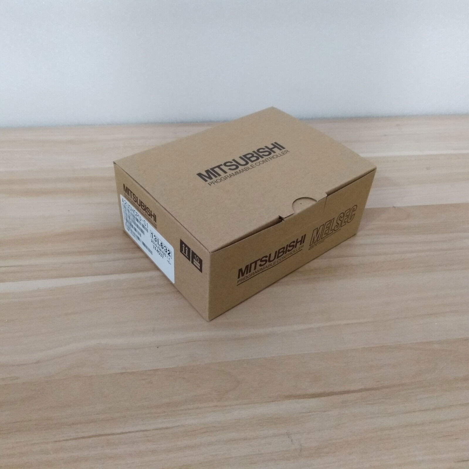 Sent on the same day MITSUBISHI PLC A2USHCPU-S1 NEW
