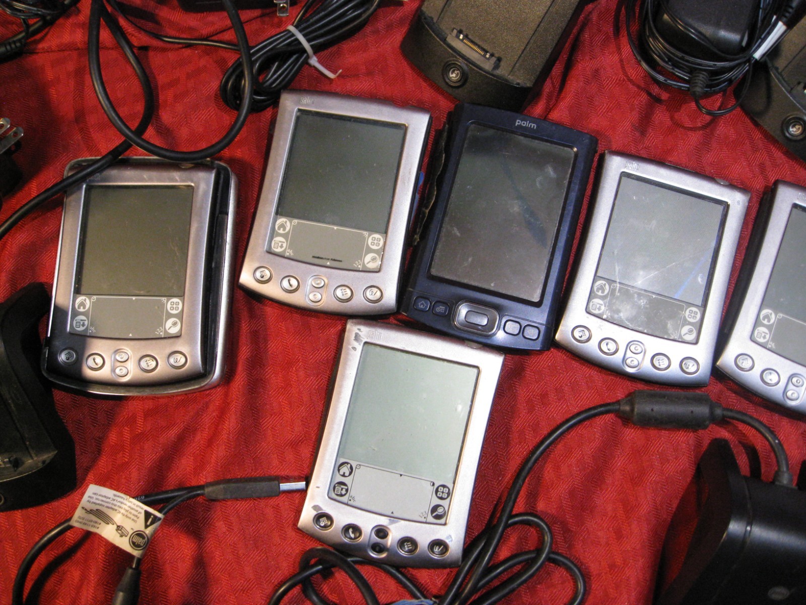 Big Lot of 8 Palm Pilots 4 Charging docks, AS IS For Parts