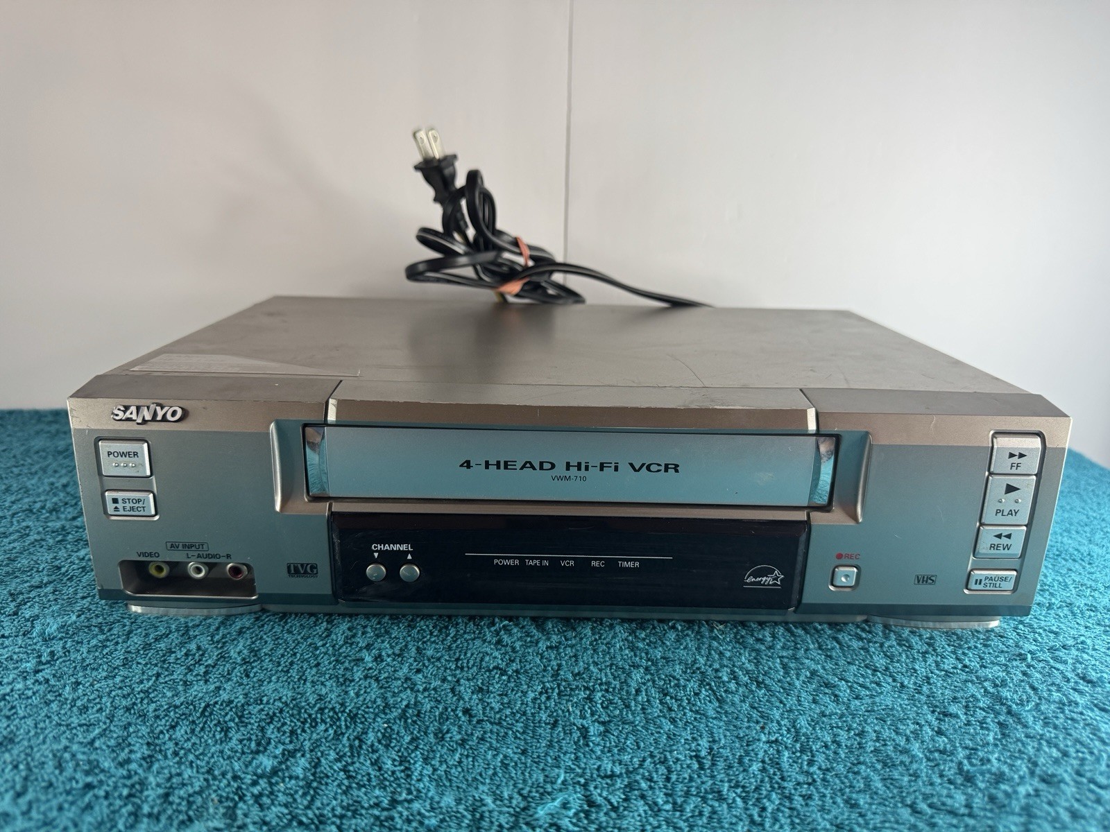 Assorted Lot of 6 VHS/DVD/Blu-Ray Players FOR PARTS OR REPAIR Only Power Tested