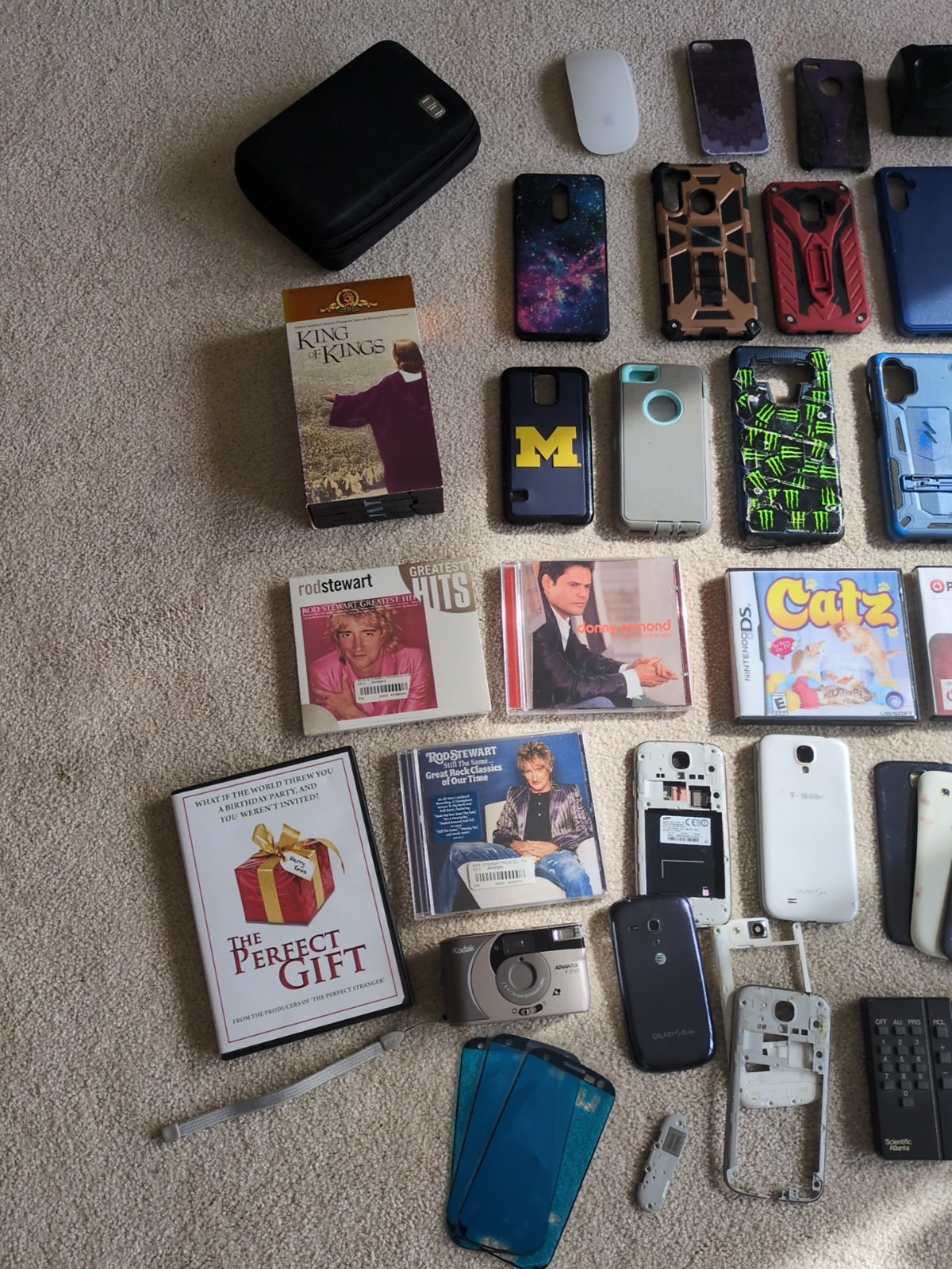 Huge Electronics Lot Phone Cases CDs Cameras Repair Parts Apple Nintendo 3DS