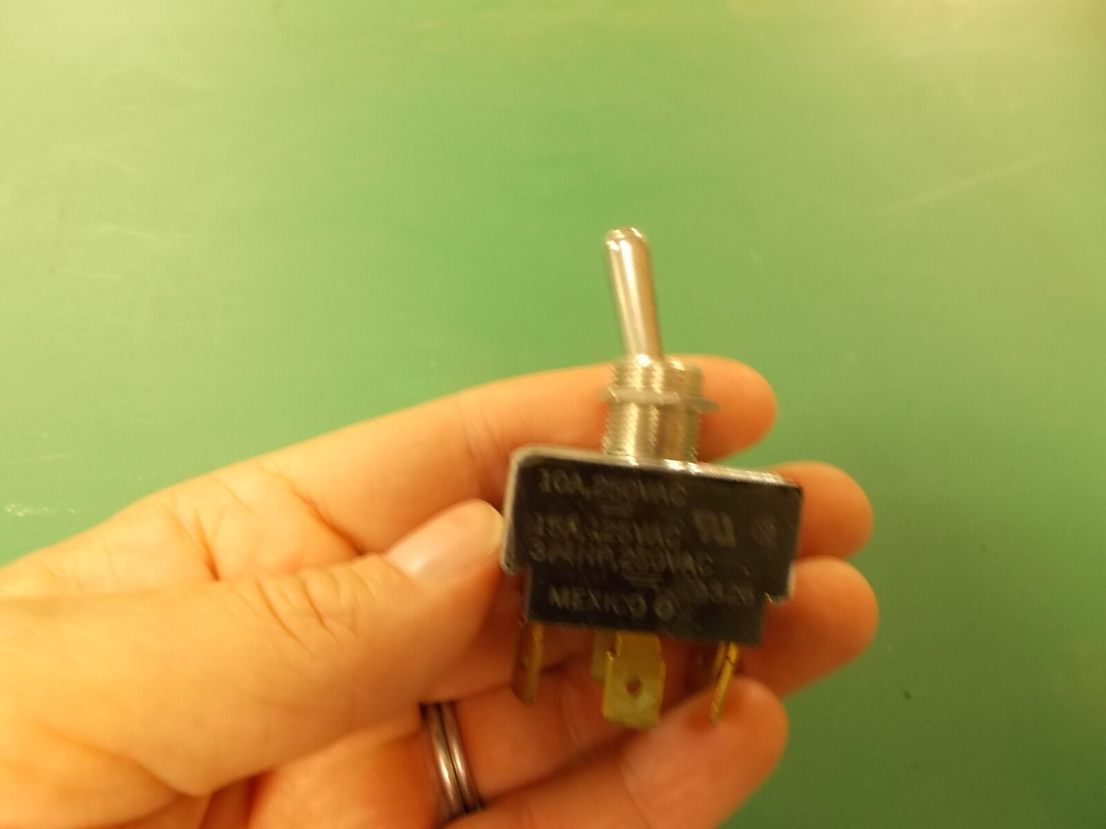 Toggle Switch 10A,250 VAC, 15A,125 VAC, 3/4 HP 250 VAC 9326