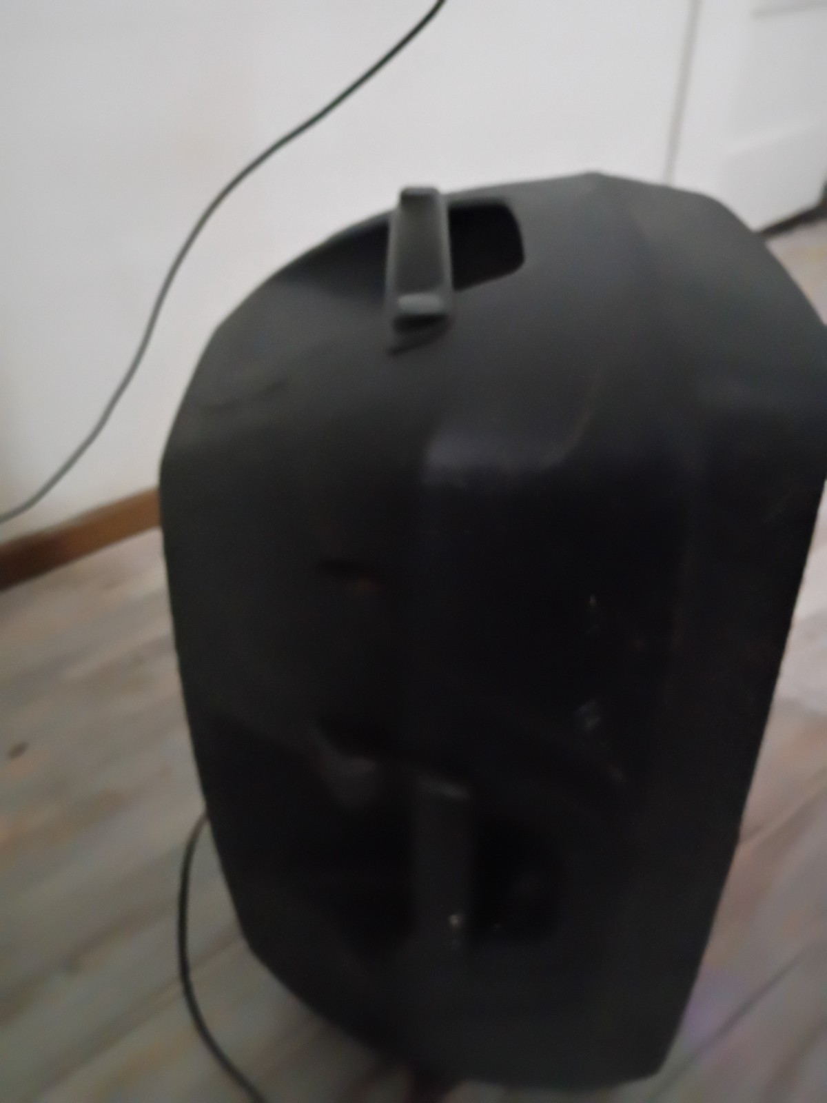 Electronic radio speakers different sizes and brands