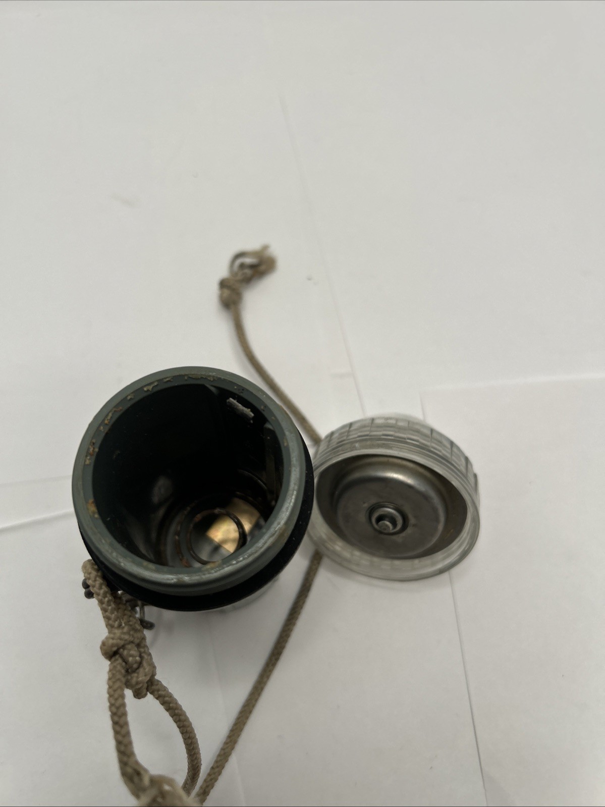 VINTAGE MILITARY SURPLUS 1980;S DISTRESS MARKER LIGHT B250-1000