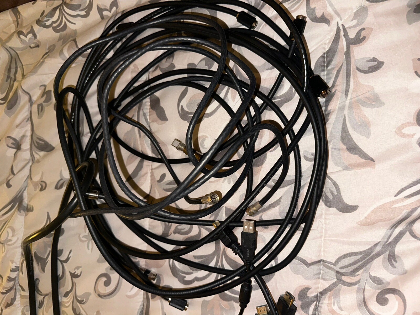 Lot of random assorted cables – SEE PHOTOS