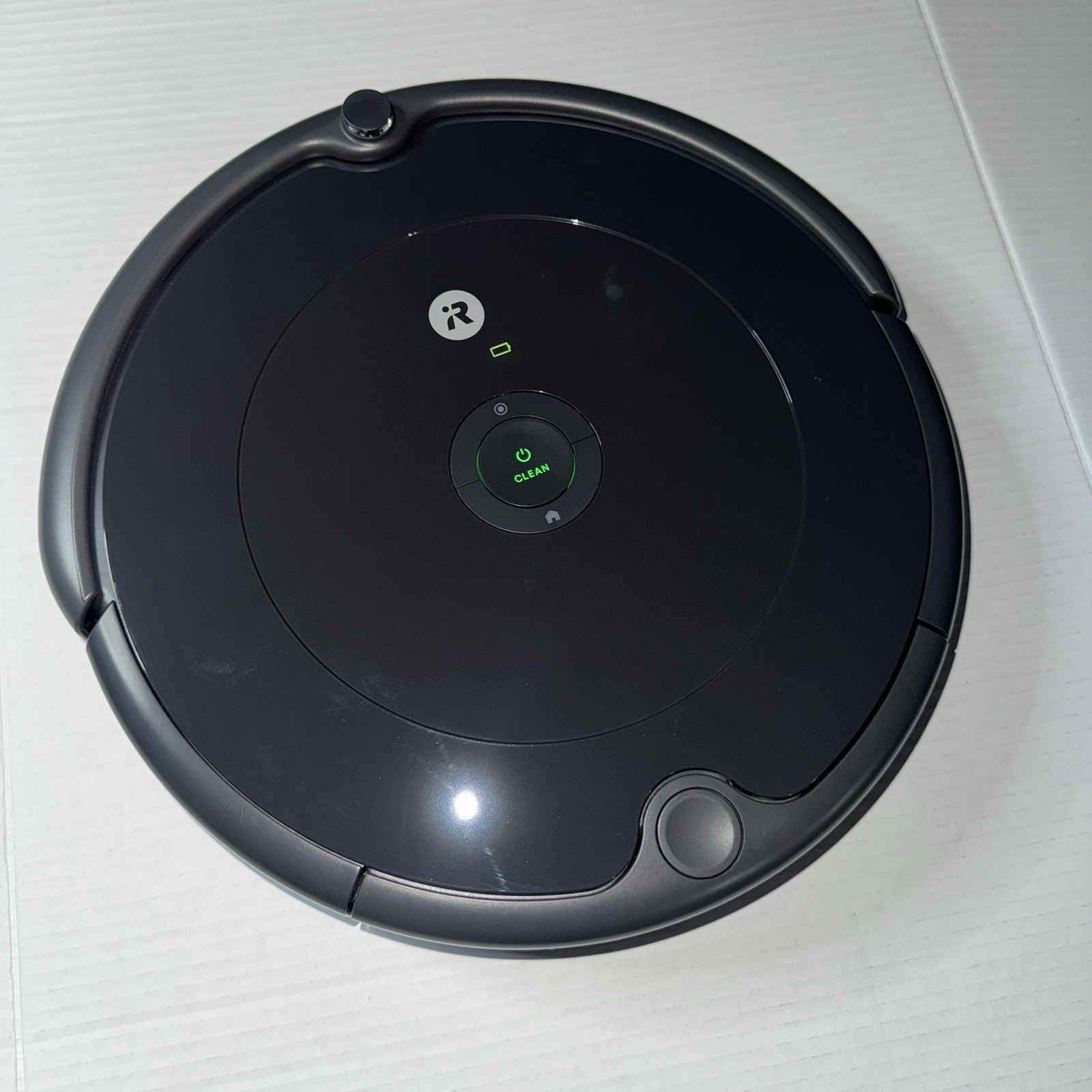 iRobot Roomba 692 Robot Vacuum – Wi-Fi Connected, Personalized Cleaning