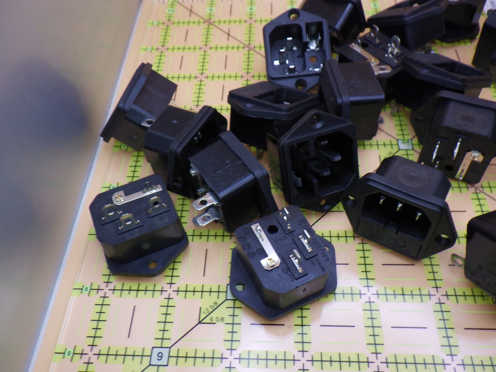 Mixed Lot 21x IEC C14 Power Inlets (1 Switched) + 9 Littelfuse 5A Fuses 312005P