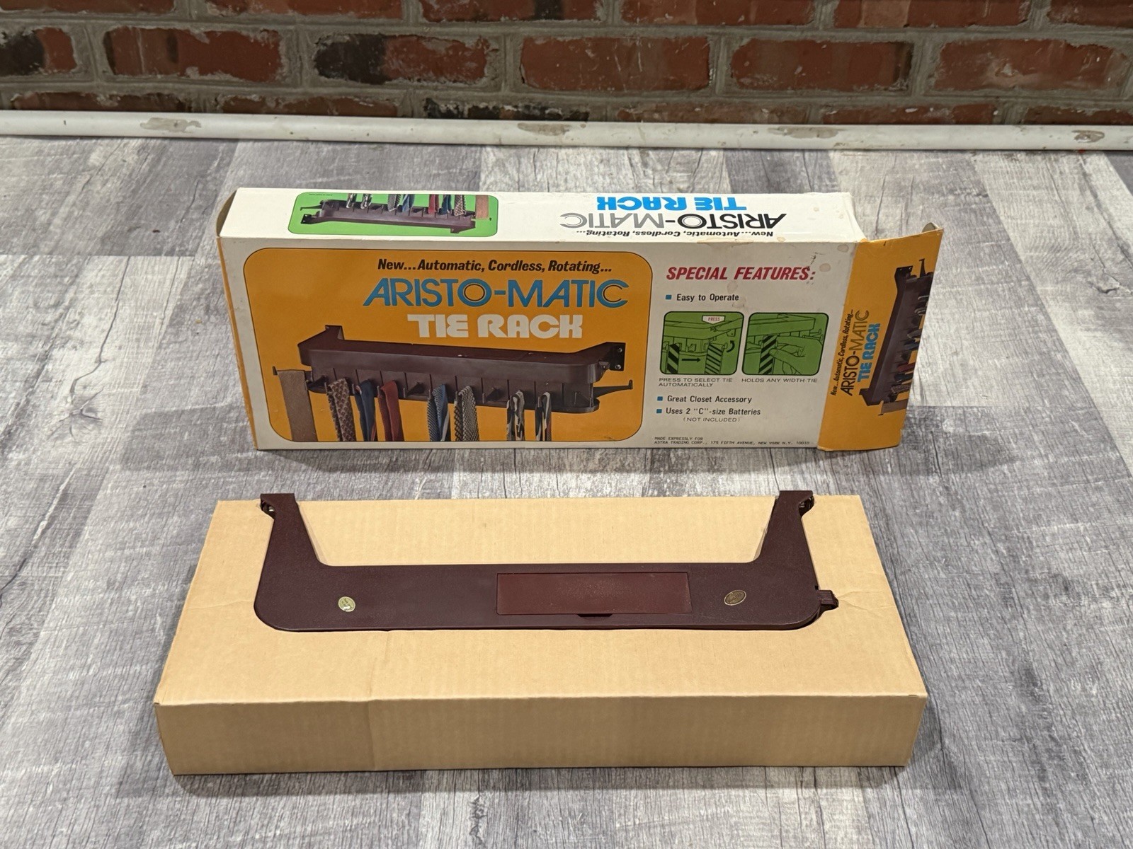 Aristo-Matic Electric Tie Rack W/ Original Box-NEW/OPEN BOX/NEVER USED