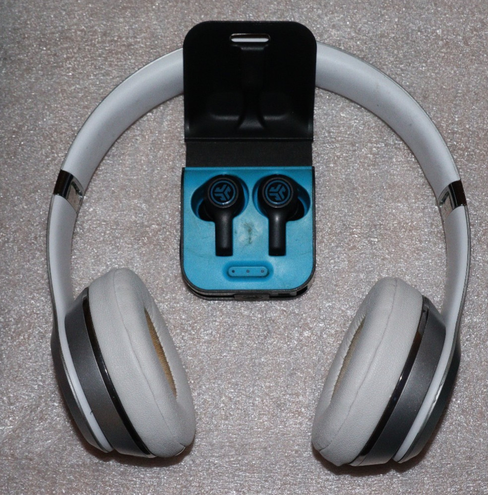 Junk Box of Bluetooth Headphones – Beats Altec-Lansing BlueParrott