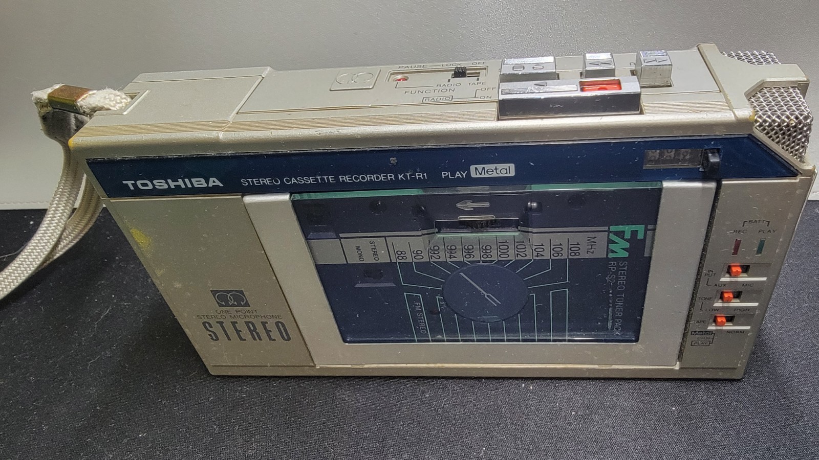 Toshiba KT-R1 Stereo Cassette Recorder w/ RP-S2 FM Tuner Case Tested