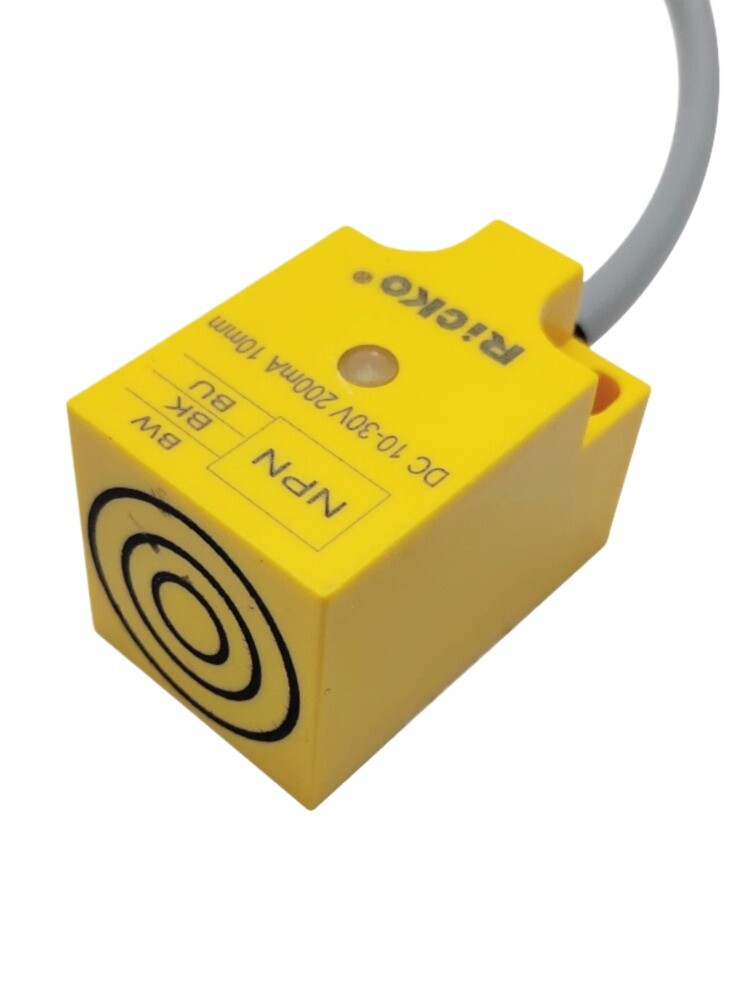 1PC proximity switch FTS-25N10DB/P three wire DC