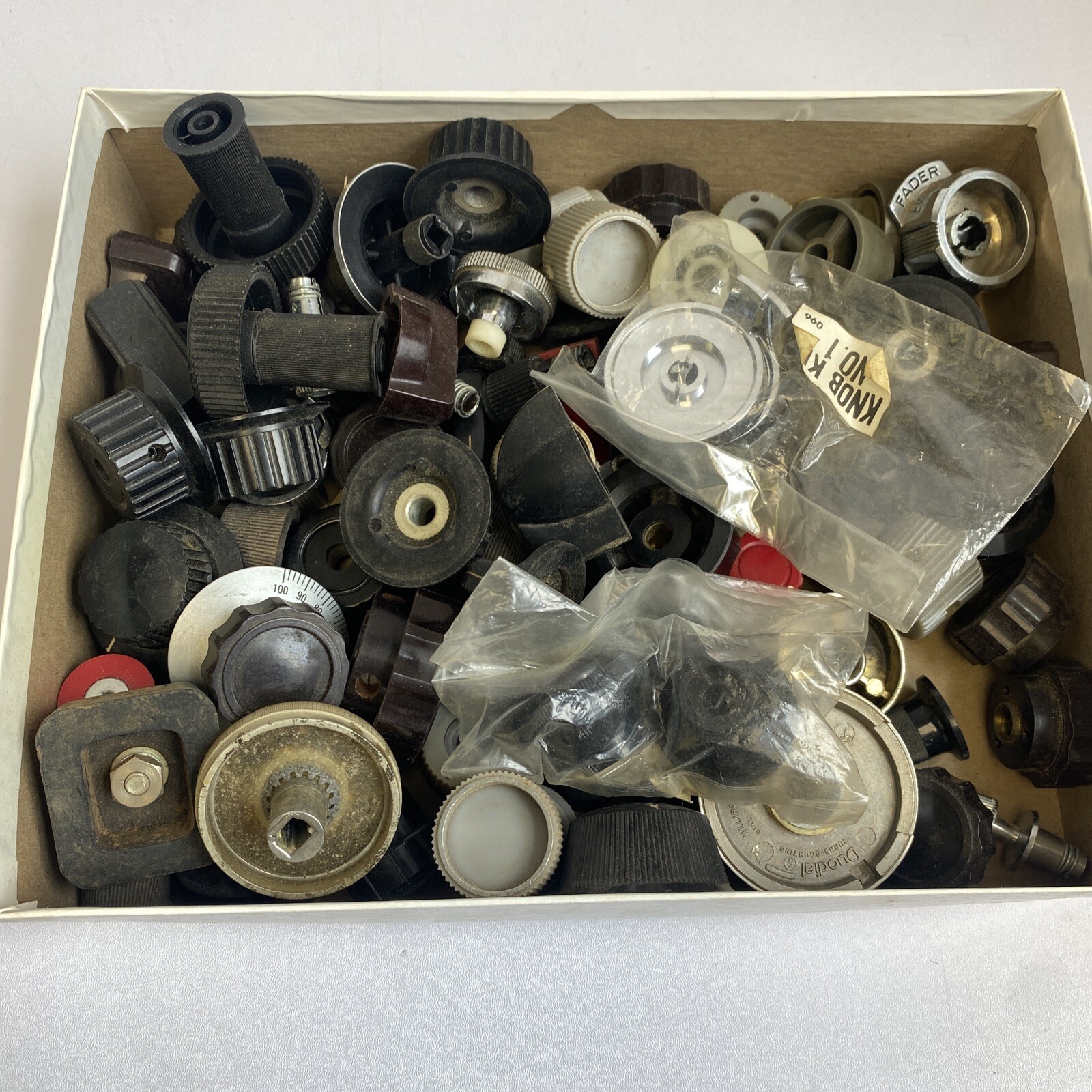 VTG Lot Of Radioknobs