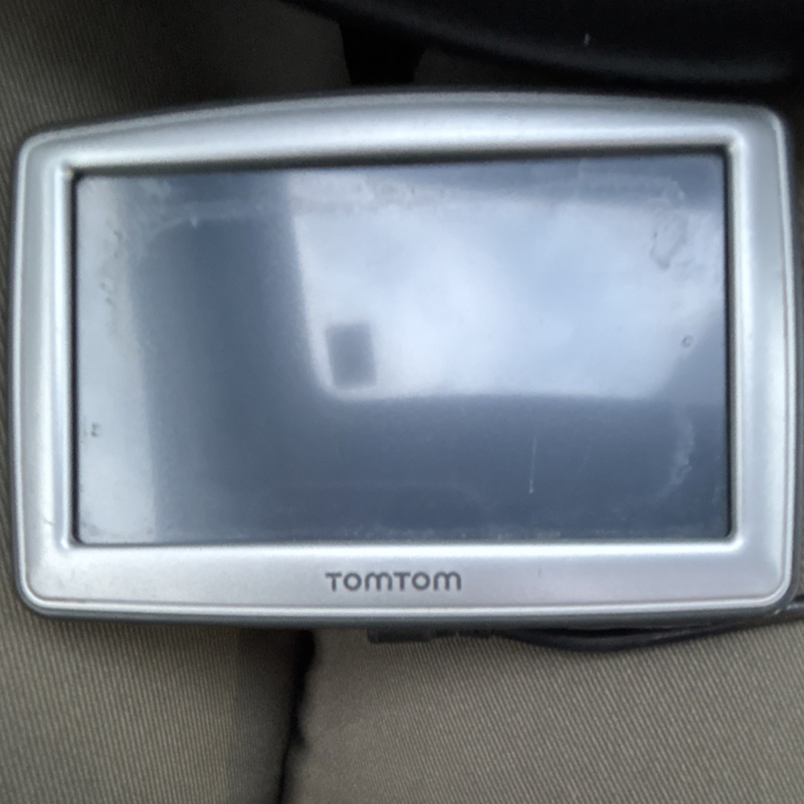 TomTom XL Automotive Mountable GPS Unit Touch Screen Interface Car Charger
