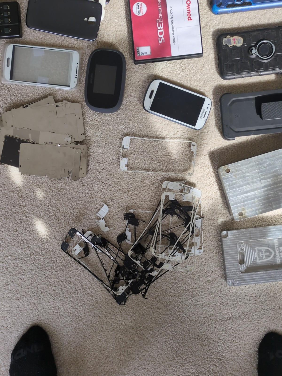 Huge Electronics Lot Phone Cases CDs Cameras Repair Parts Apple Nintendo 3DS