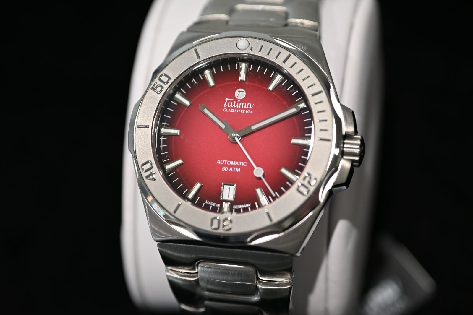 Tutima M2 Seven Seas S 6156-08 Automatic Red Dial SS Silver Band Mens Watch Auth