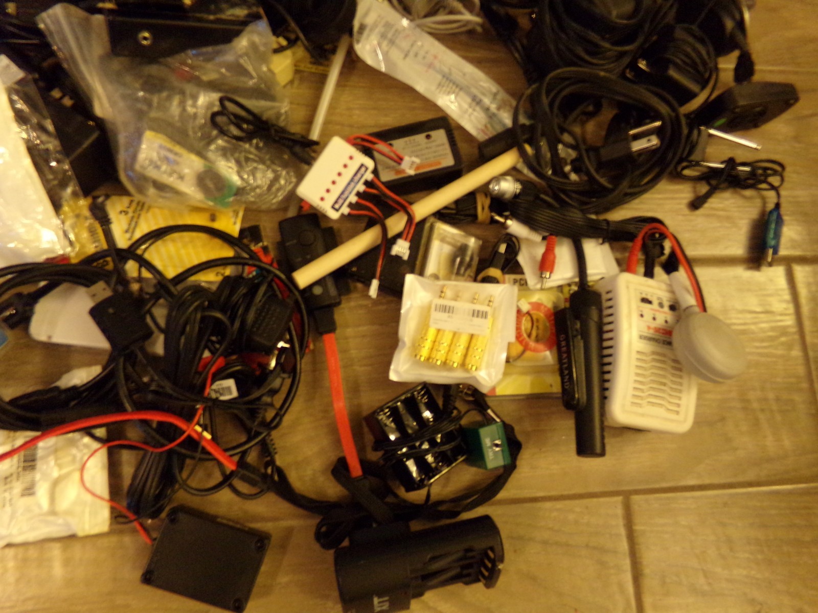 Mixed Lot of Electronics Cables, Chargers, and Power Adapters – Assorted Types +