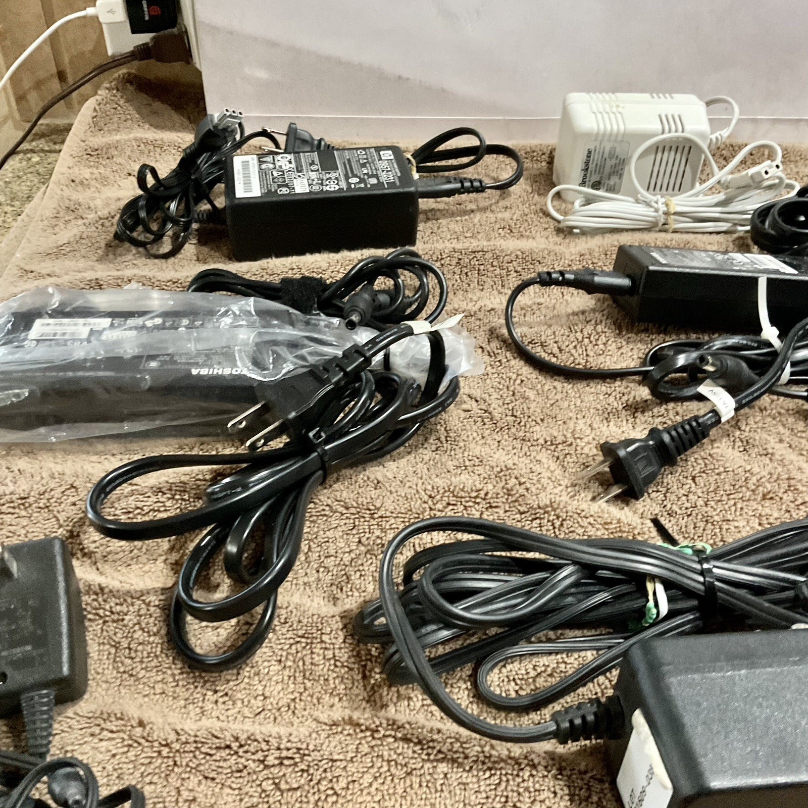 VINTAGE BUNDLE (10) AC APPLIANCE CHARGERS