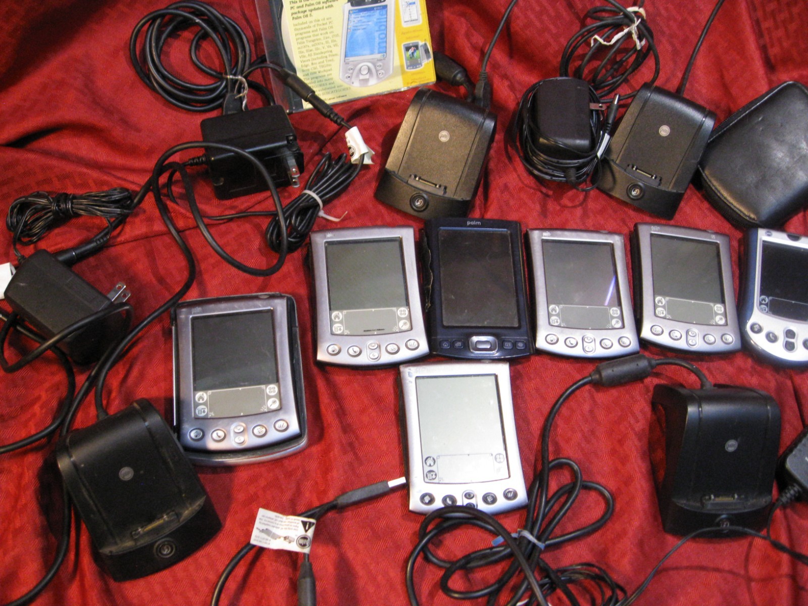 Big Lot of 8 Palm Pilots 4 Charging docks, AS IS For Parts