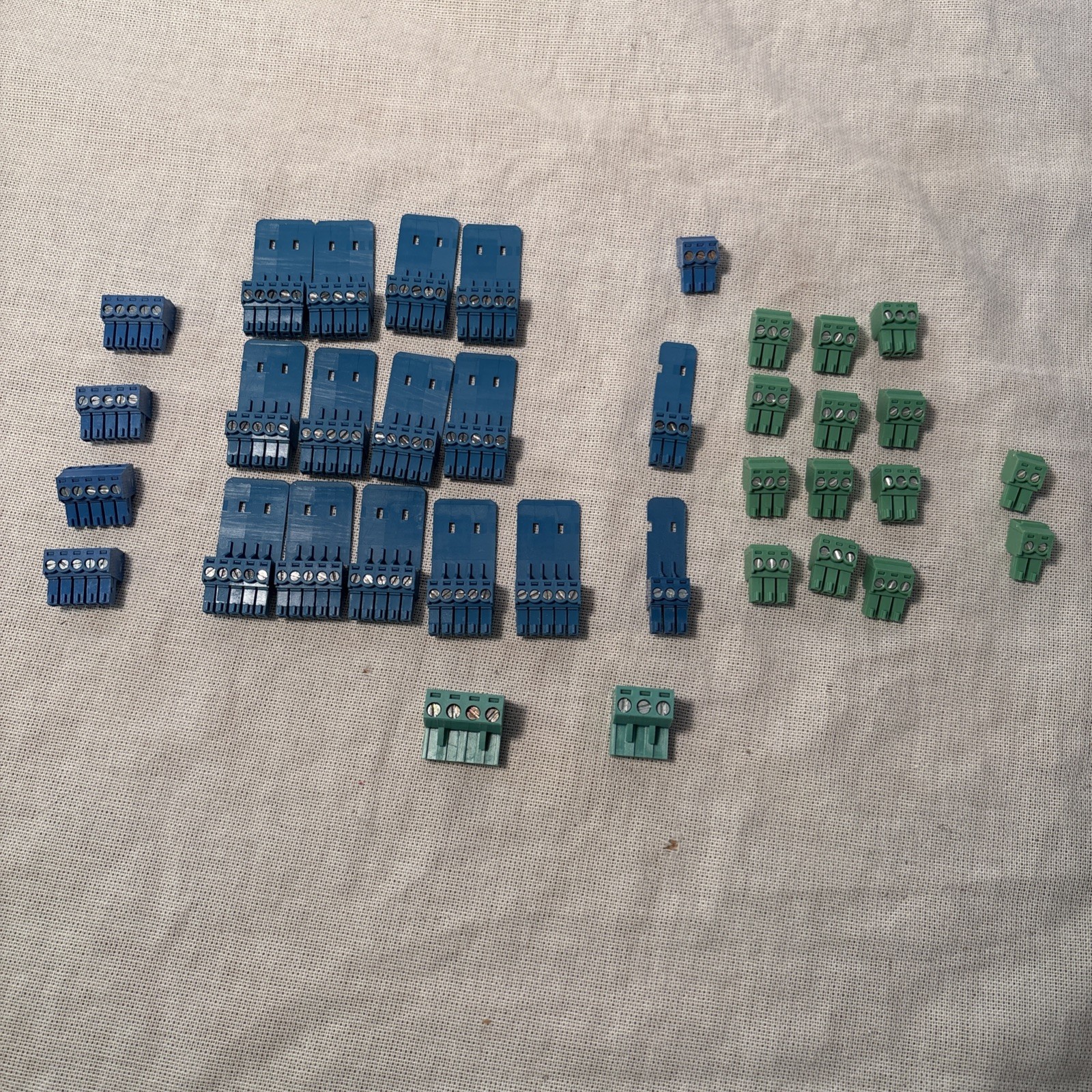 A Lot Of 36 Phoenix Connectors Blue And Green