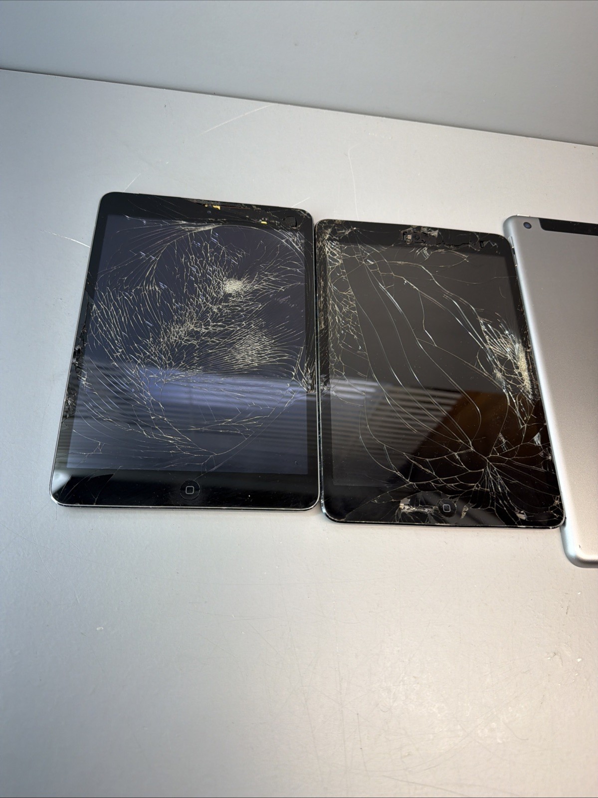 iPads For Parts Or Repair Only A1954, A1432, A1490, Mixed Lot Of 3 AS IS