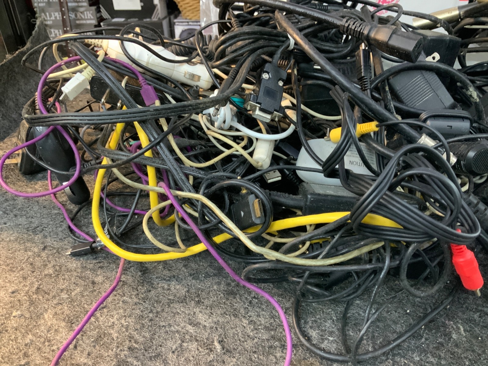 Mixed Lot of Assorted Electronics, adapters, and cables etc…