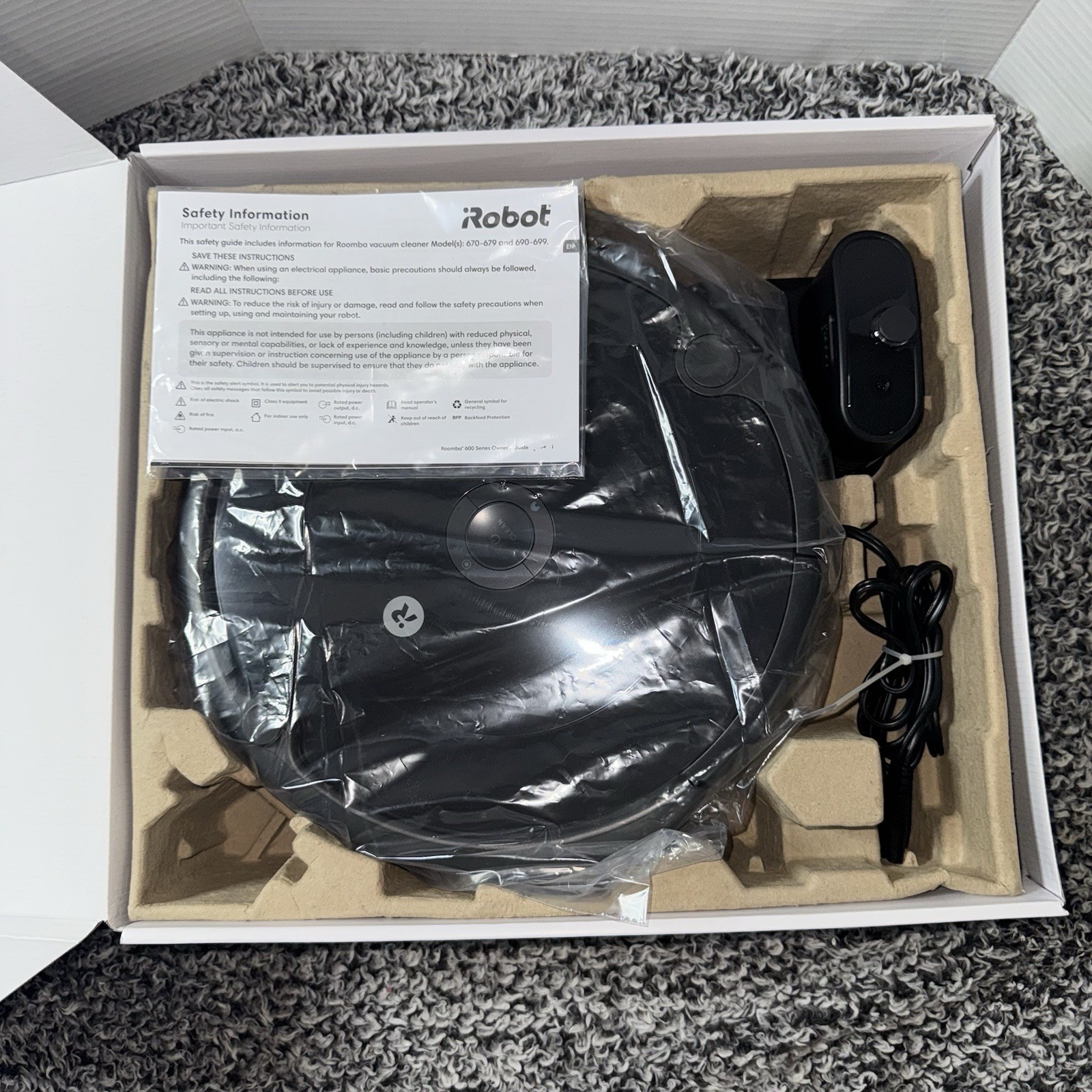 iRobot Roomba 692 Robot Vacuum – Wi-Fi Connected, Personalized Cleaning