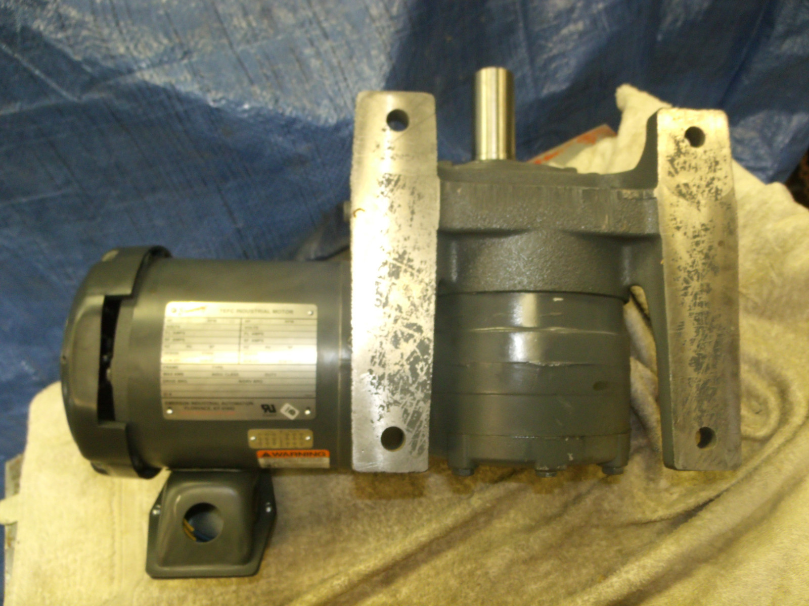 BROWNING Right angle Gearmotor worm gear 230:1 ratio 7.5 RPM 1.5″ shaft NEW 3PH