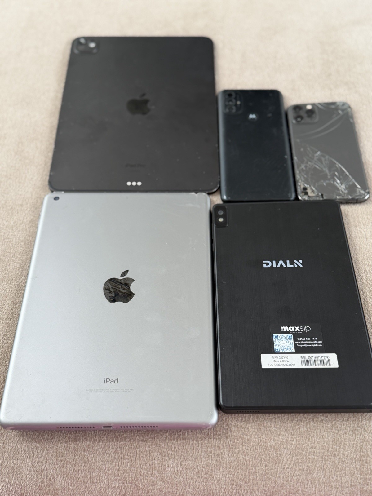 Apple iPad Pro & Smartphones Mixed Lot (Apple/Motorola/Maxsip) As-Is