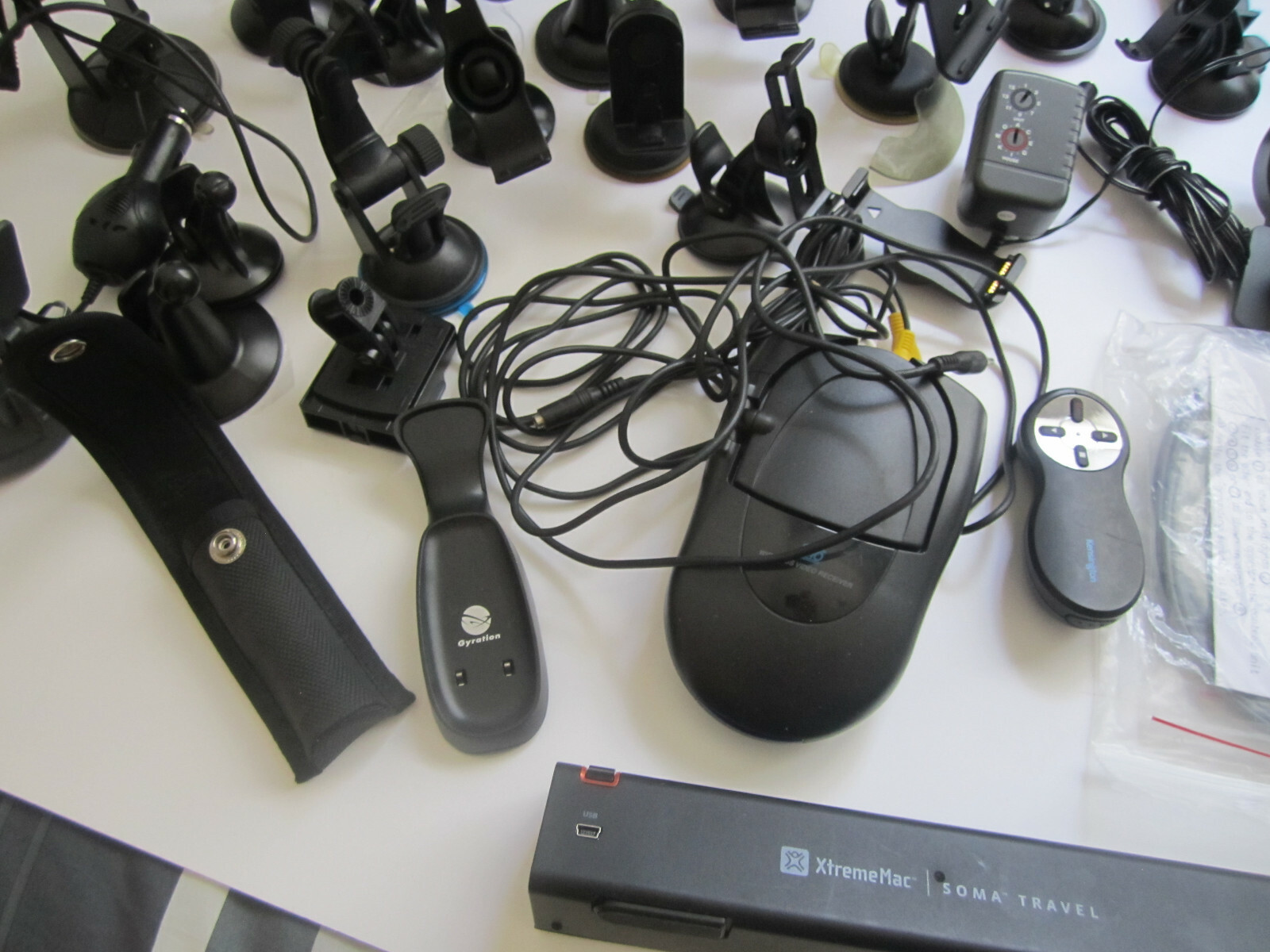 Mixed Lot of Electronics,Car Windshield Suction Cup Mount, mice, etc, E