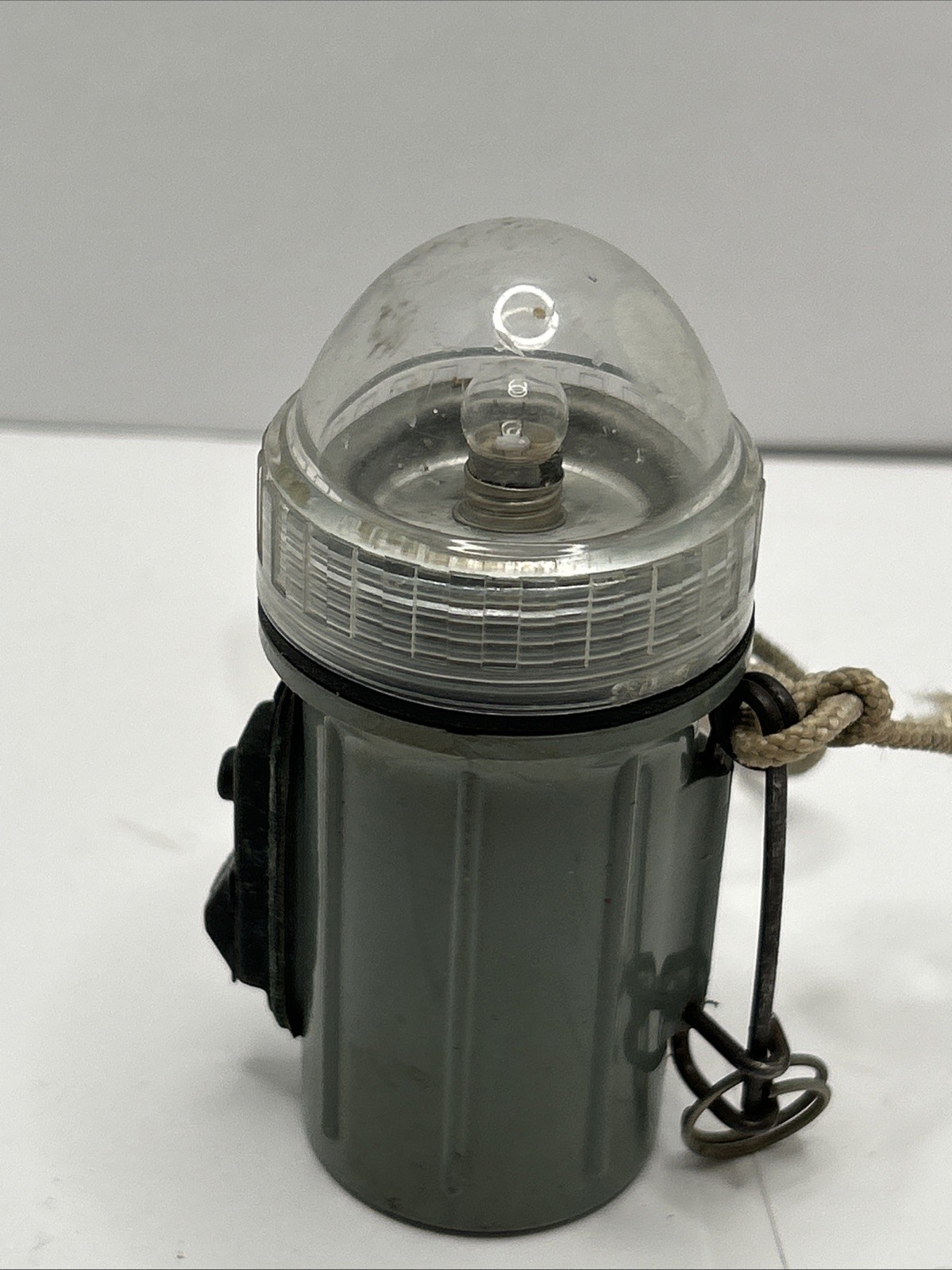 VINTAGE MILITARY SURPLUS 1980;S DISTRESS MARKER LIGHT B250-1000