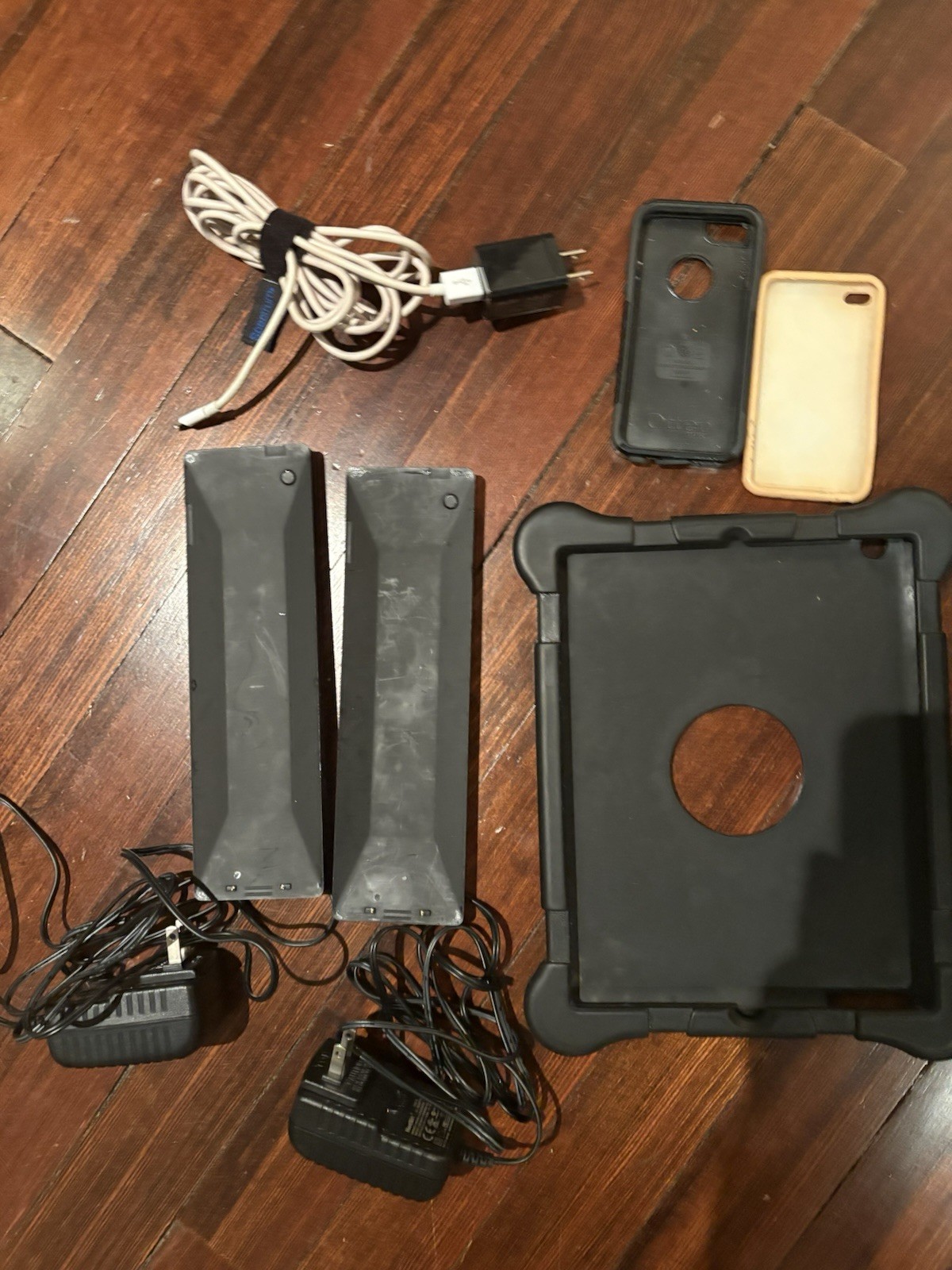 Apple Mixed Lot iPhone iPad iPod w/ accessories & remote controls