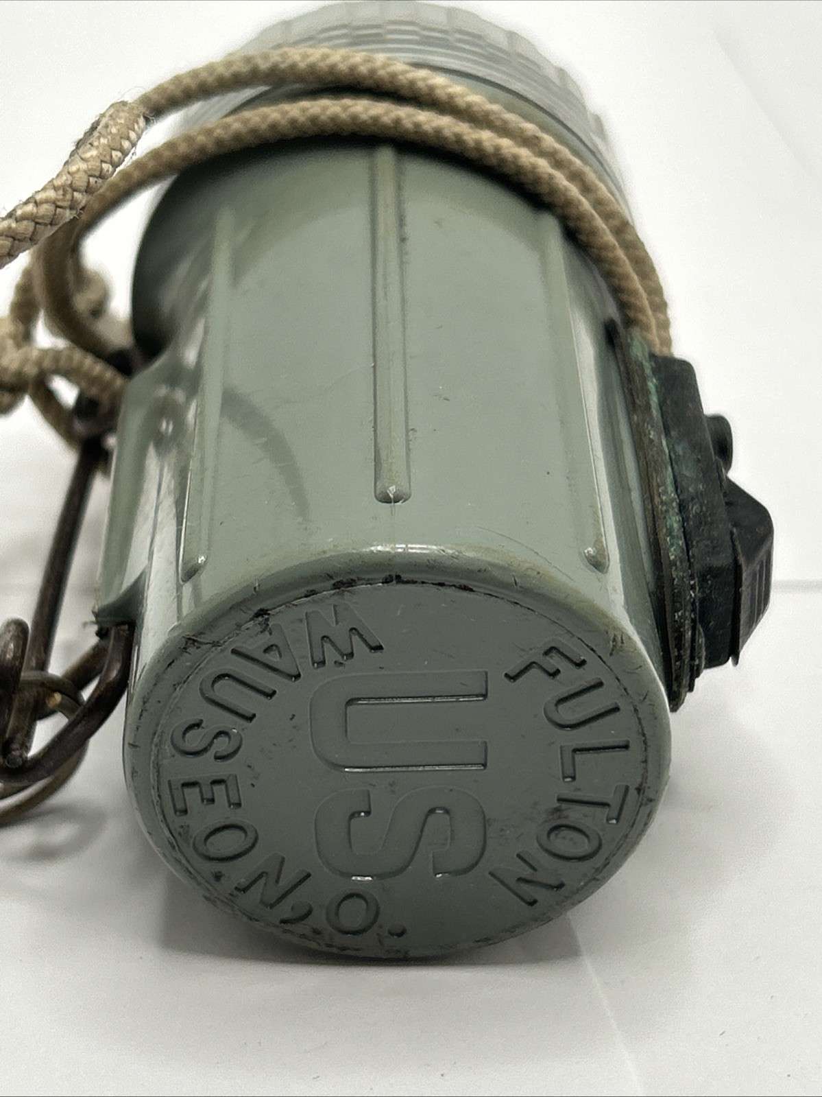 VINTAGE MILITARY SURPLUS 1980;S DISTRESS MARKER LIGHT B250-1000