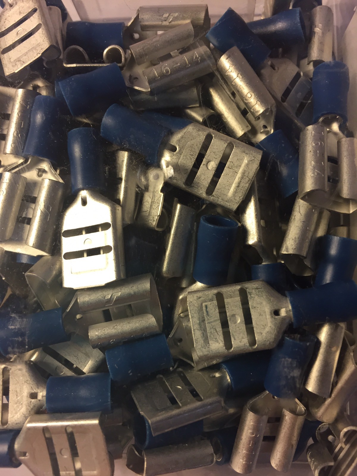 Connector Blue Female Pre-Insulated Terminal 1.5-2.5mm cable 9.6mm Tab 10 boxes