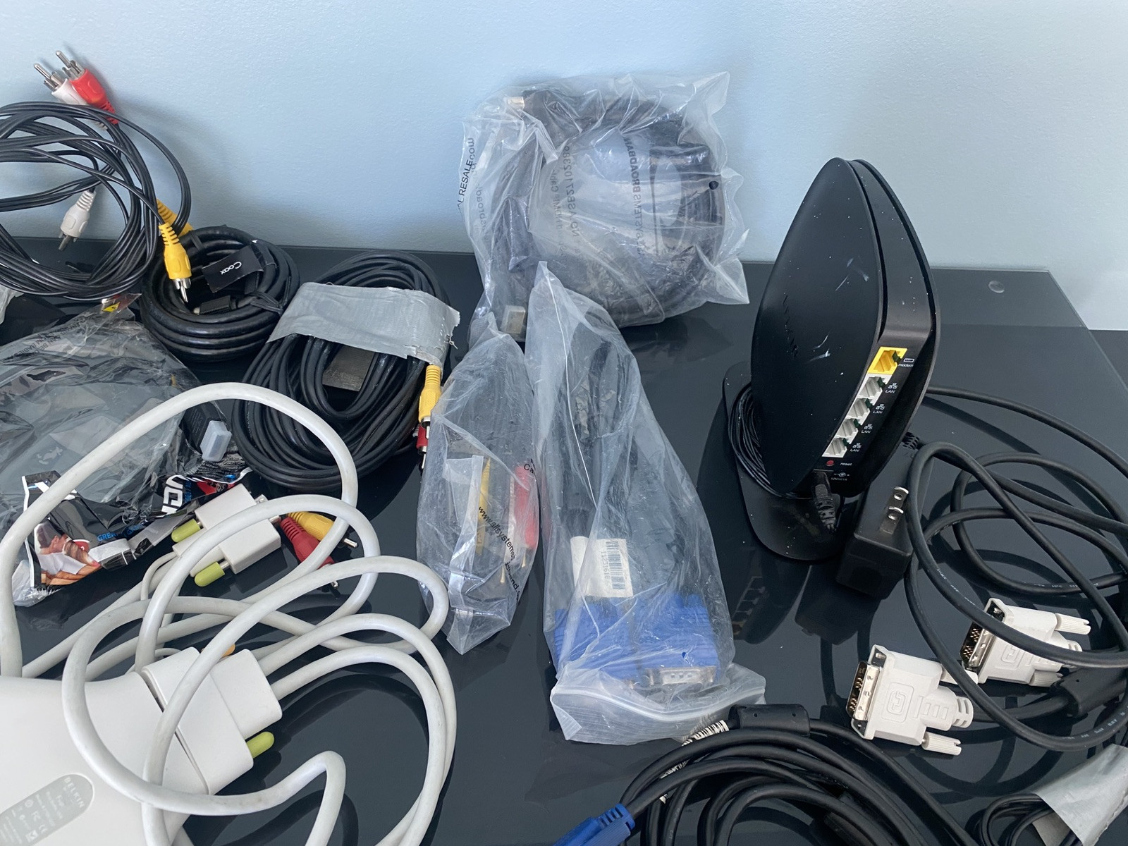 LOT of VIDEO/AUDIO/COMPUTER ETHERNET CABLES UsedBelkin- Miscellaneous-Usd Router