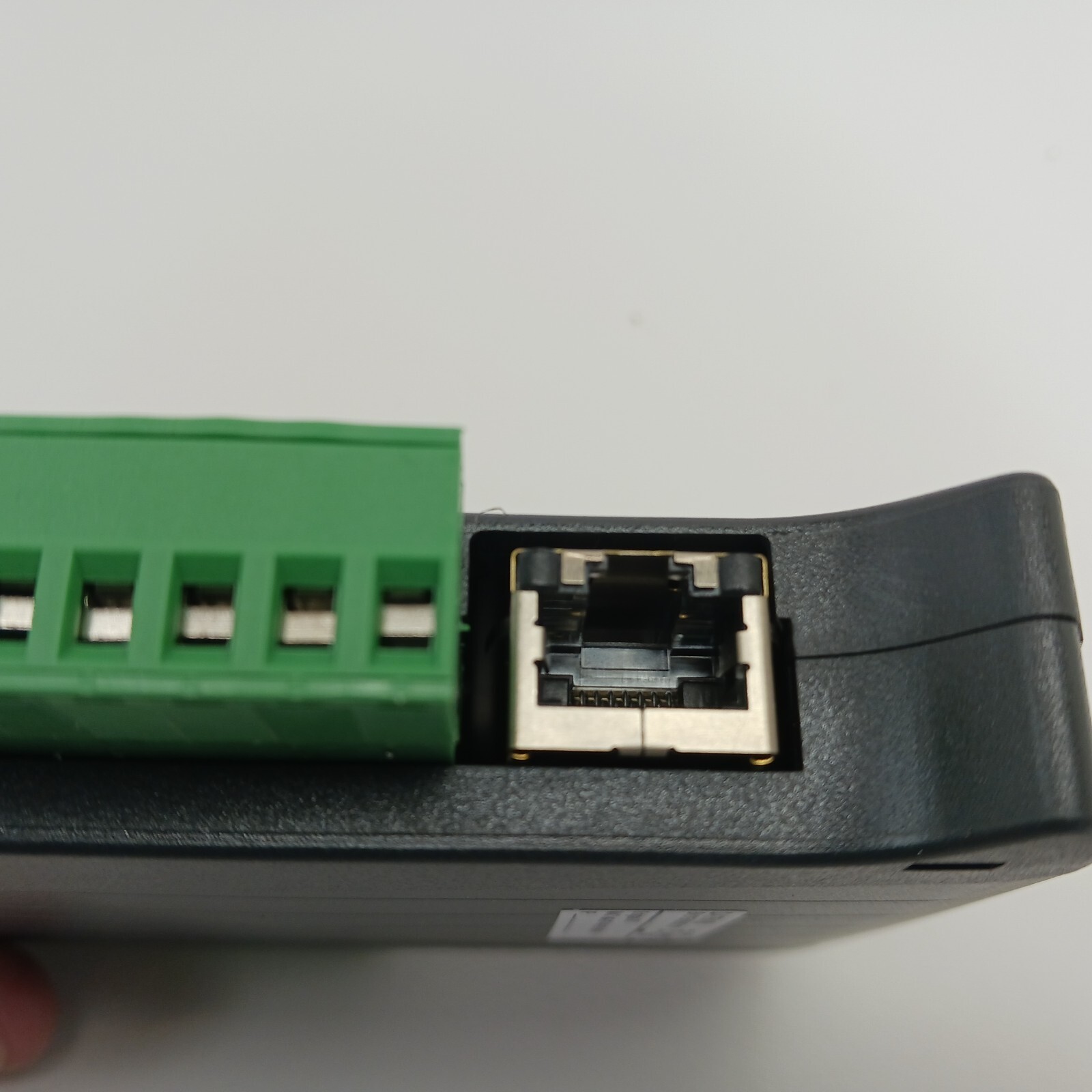 Modbus TCP with 8 Digital inputs and 8 PNP Digital Outputs DAT8188