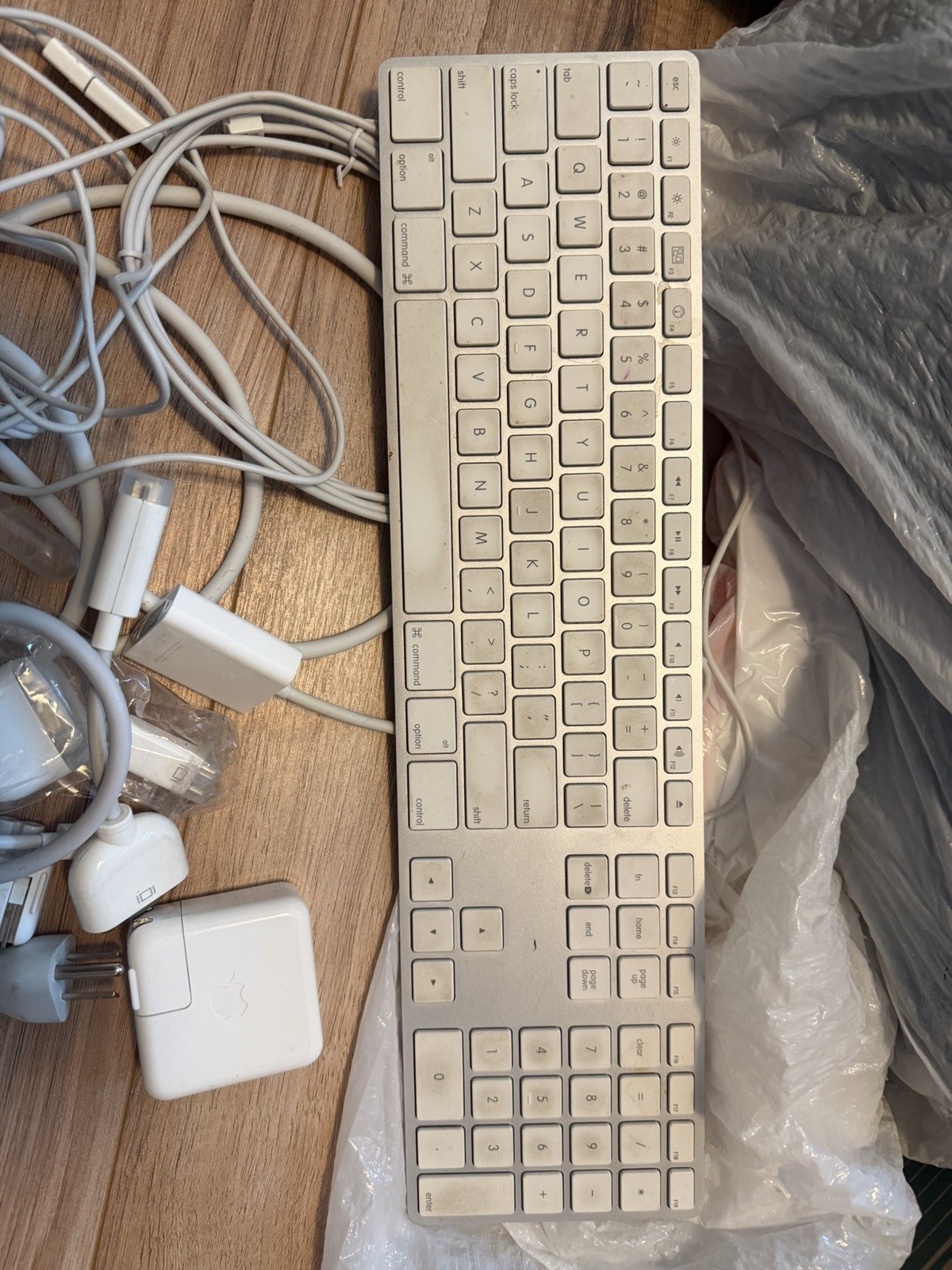 Apple accesory bundle lot. Keyboard, mouse, charger, adapters. Working & tested