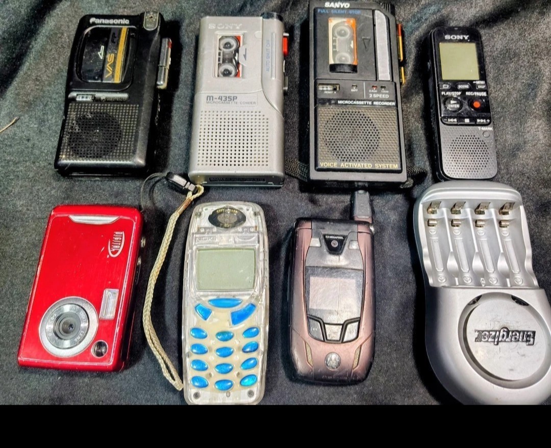 LOT OF 8 ELECTRONICS Working Only 1 Tape RecorderDon’tWork. Look At All Pictures